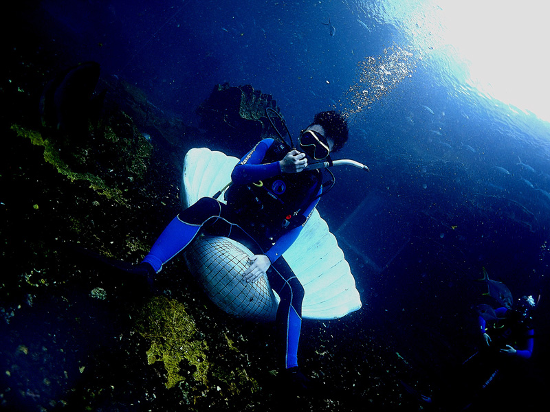 如何控制中性浮力？