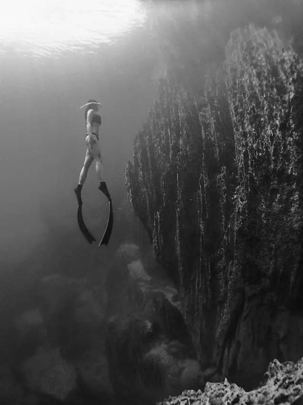 潛水拍照新姿勢，放下你的剪刀手，我們來這樣拍