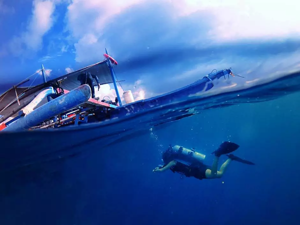 潛水拍照新姿勢，放下你的剪刀手，我們來這樣拍